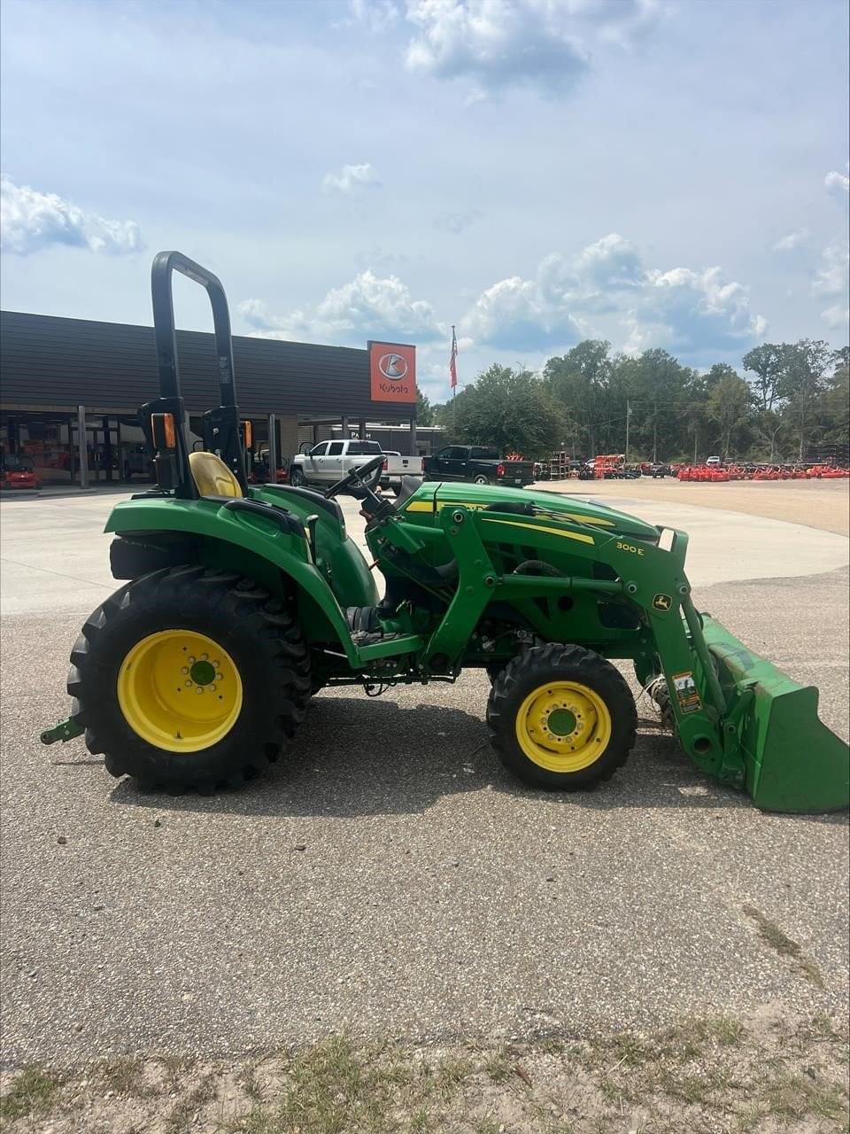 Image of John Deere 3025D Image 1