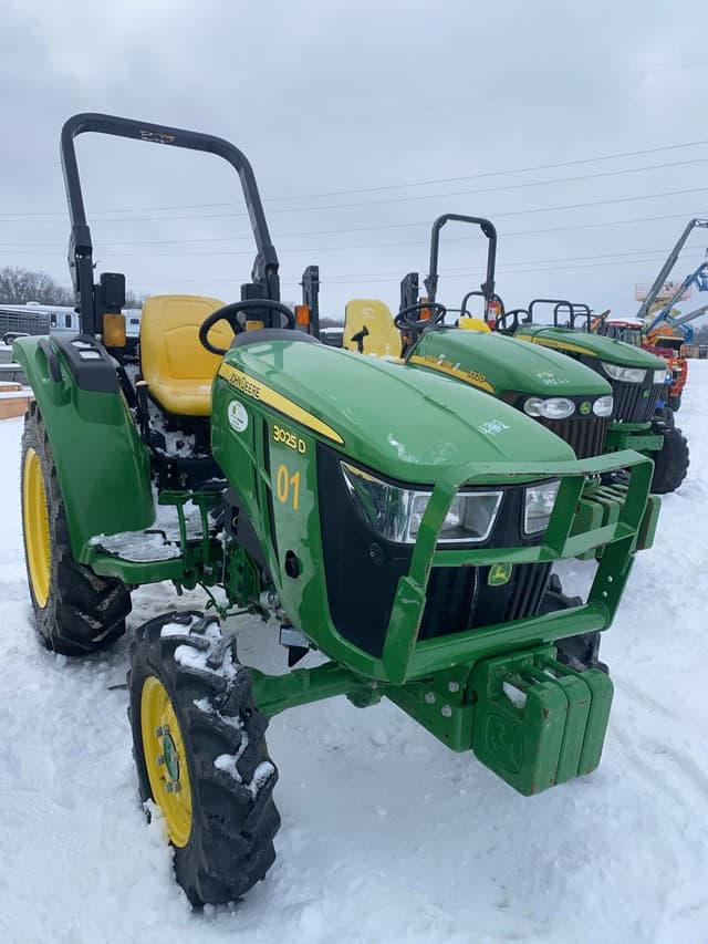 Image of John Deere 3025D equipment image 4