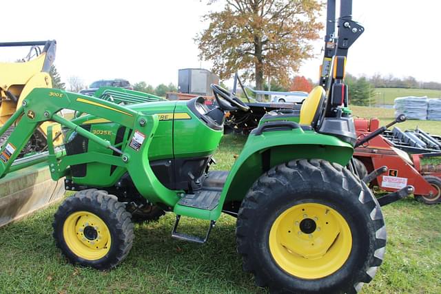 Image of John Deere 3025E equipment image 4