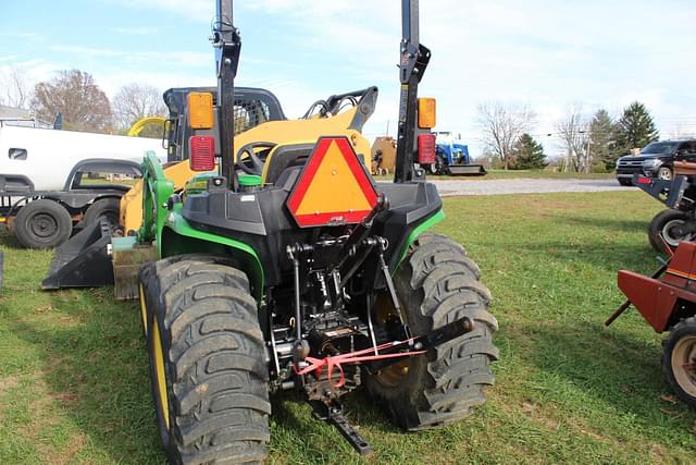 Image of John Deere 3025E equipment image 3