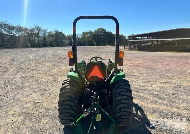 Image of John Deere 3025E equipment image 2