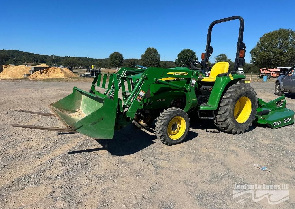 John Deere 3025E Equipment Image0