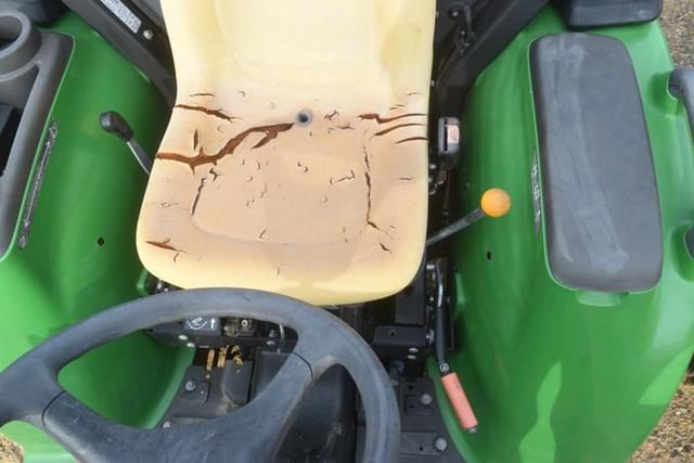 Image of John Deere 3025E equipment image 4