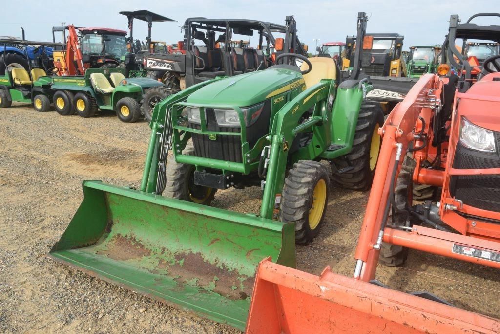 Main image John Deere 3025E