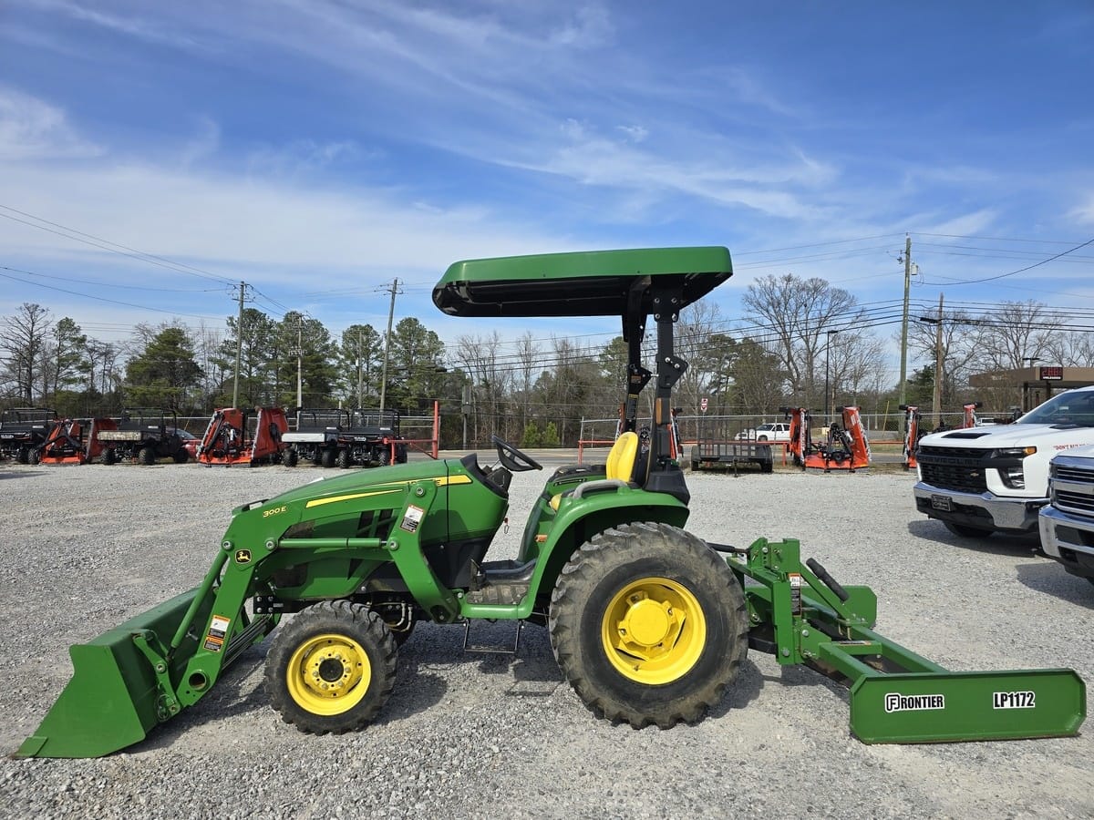 Main image John Deere 3025E