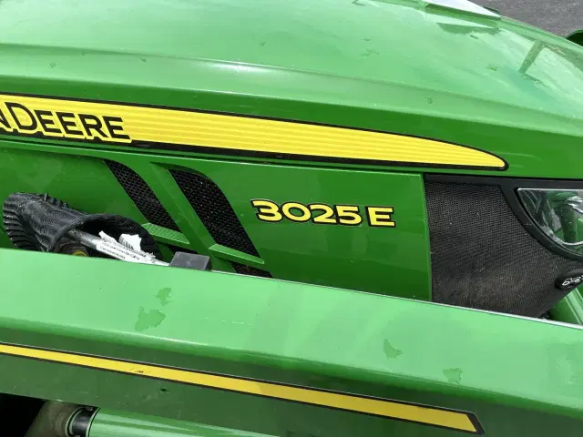 Image of John Deere 3025E equipment image 4