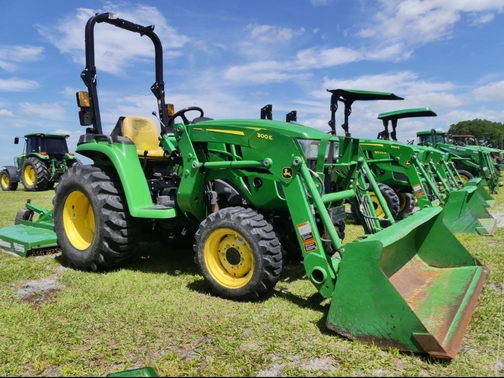 John Deere 3025E Equipment Image0