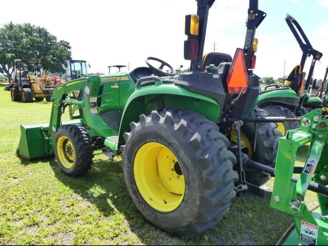 Image of John Deere 3025E equipment image 2
