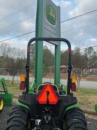 Image of John Deere 3025E equipment image 3