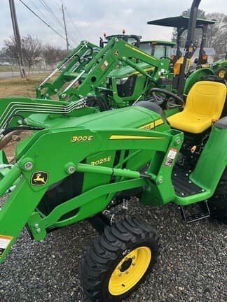 Image of John Deere 3025E equipment image 2