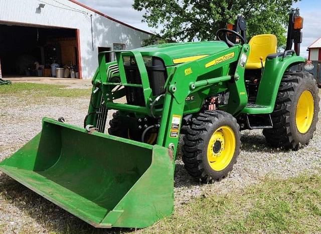 Image of John Deere 3025E equipment image 4