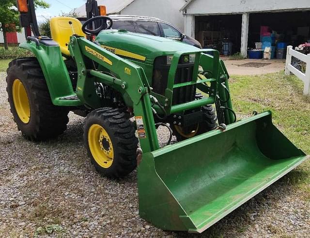 Image of John Deere 3025E equipment image 2