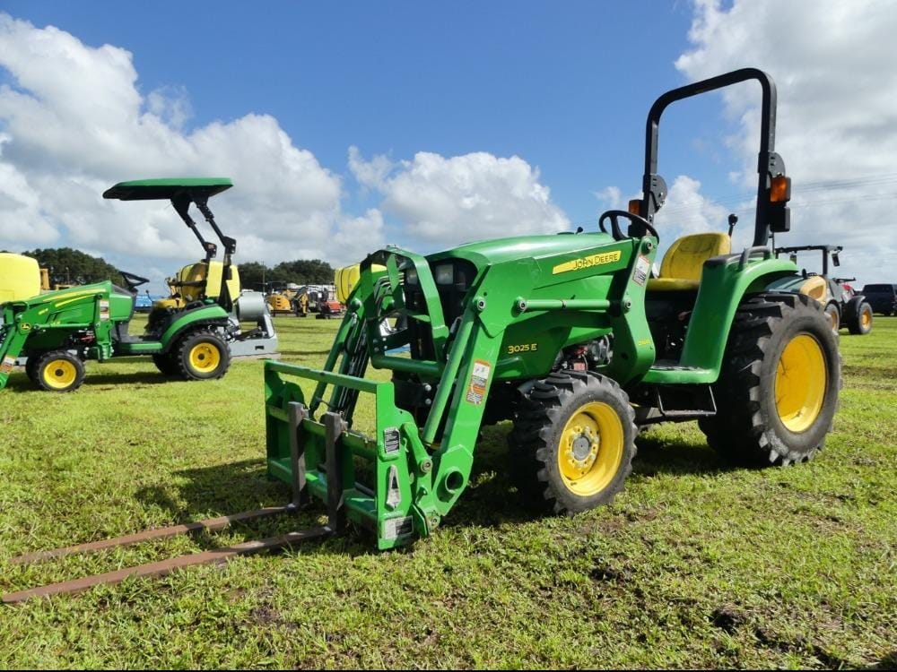 John Deere 3025E Equipment Image0