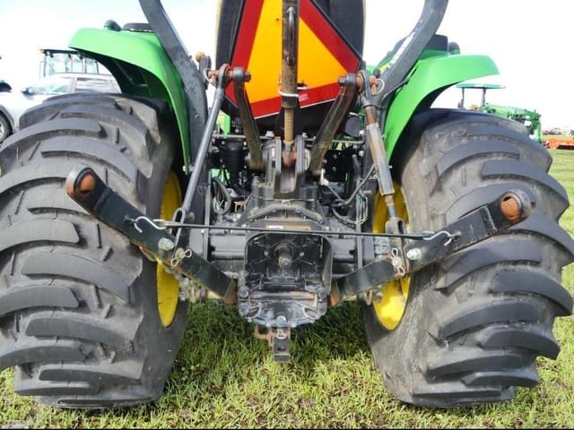 Image of John Deere 3025E equipment image 4