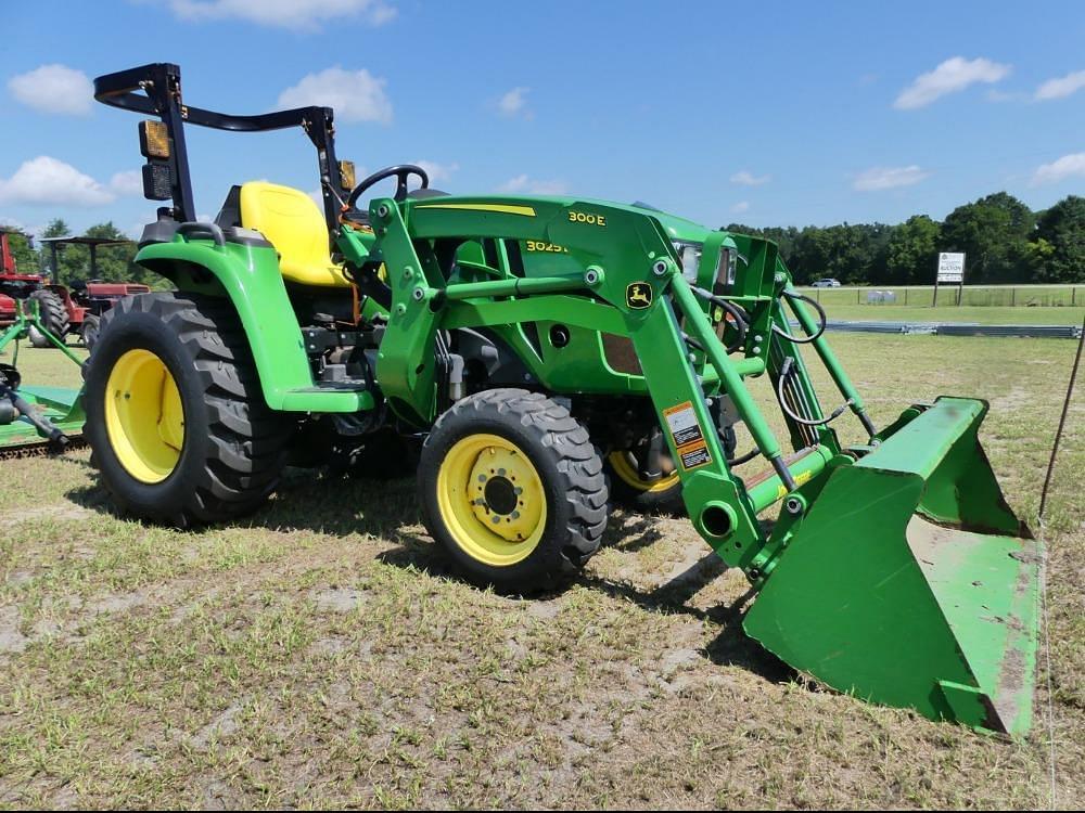Image of John Deere 3025E Primary image