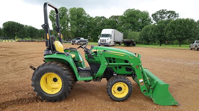 Image of John Deere 3025E equipment image 2