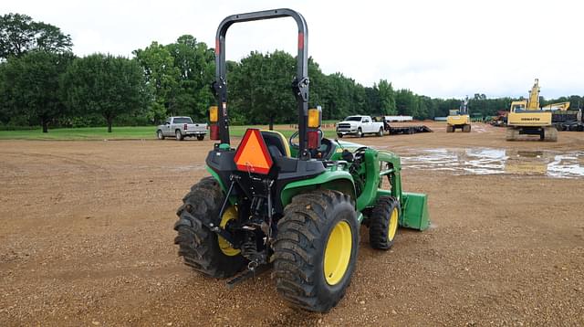 Image of John Deere 3025E equipment image 4