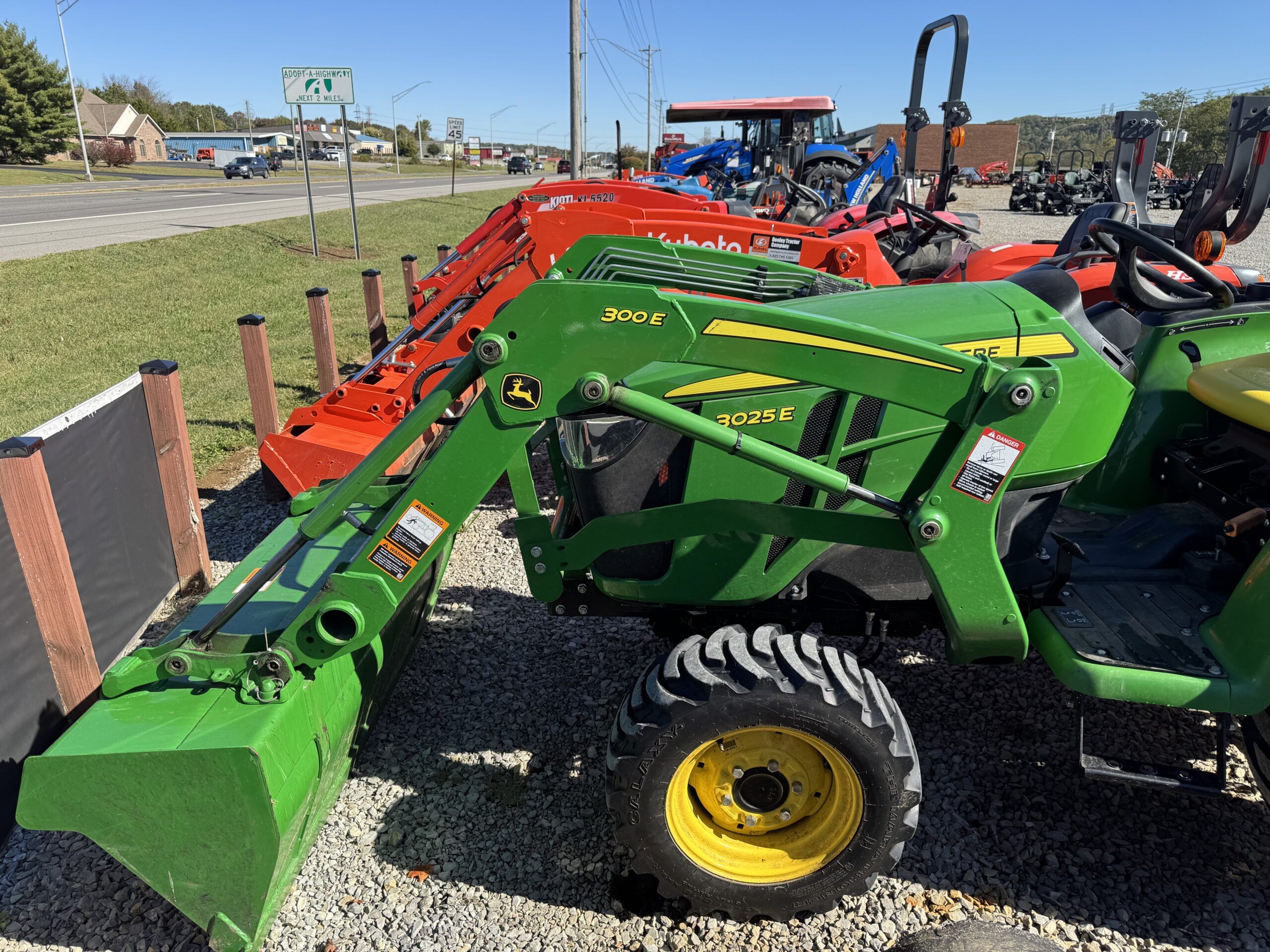 2020 John Deere 3025E Equipment Image0