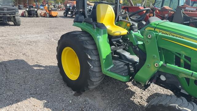 Image of John Deere 3025E equipment image 4