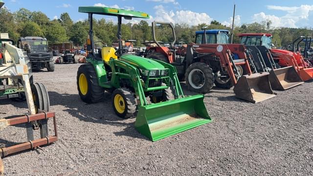 Image of John Deere 3025E equipment image 2