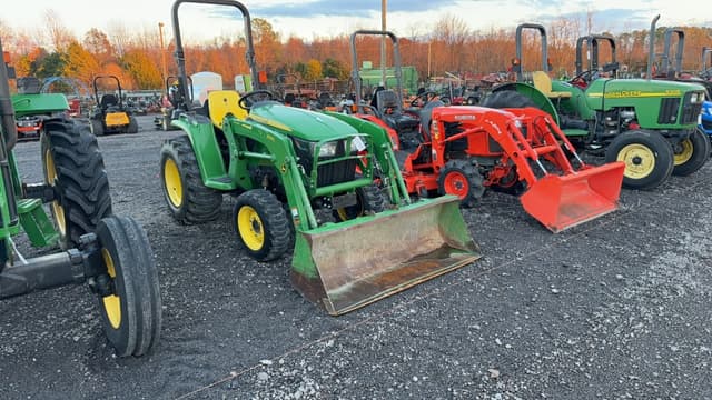 Image of John Deere 3025E equipment image 2