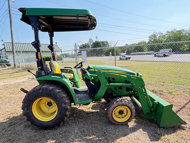 Image of John Deere 3025E equipment image 2