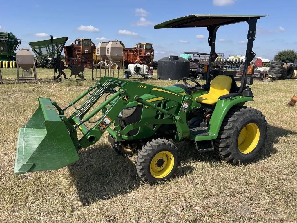 John Deere 3025E Equipment Image0