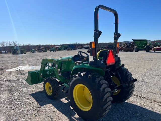 Image of John Deere 3025E equipment image 4