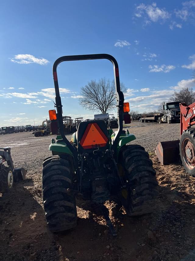 Image of John Deere 3032E equipment image 2