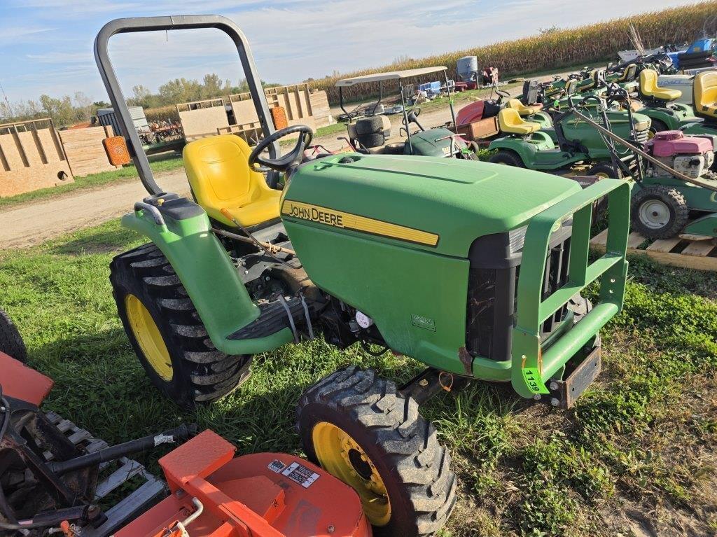 Image of John Deere 3032E Image 0