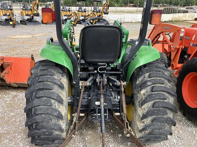 Image of John Deere 3032E equipment image 4