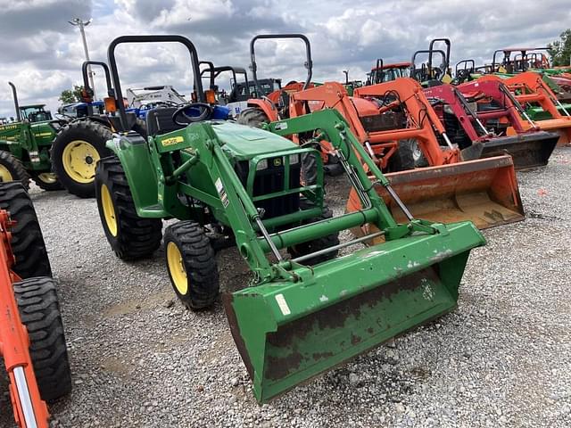 Image of John Deere 3032E equipment image 1