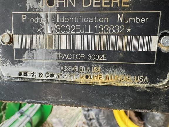 Image of John Deere 3032E equipment image 2