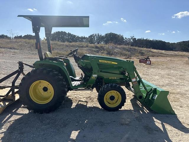 Image of John Deere 3032E equipment image 3