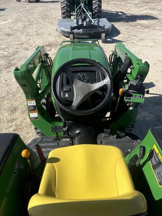 Image of John Deere 3032E equipment image 4