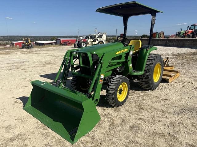 Image of John Deere 3032E equipment image 1