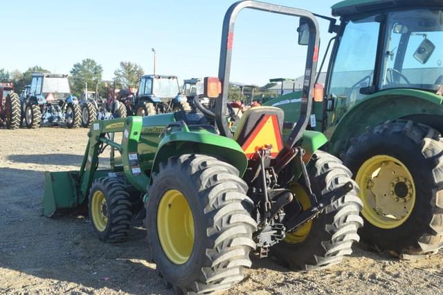 Image of John Deere 3032E equipment image 1