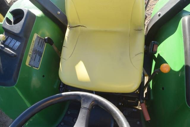 Image of John Deere 3032E equipment image 4
