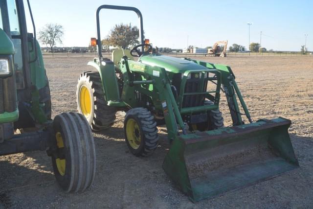 Image of John Deere 3032E equipment image 3