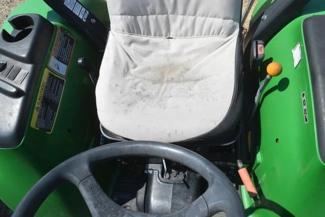 Image of John Deere 3032E equipment image 4