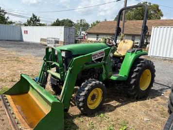 Main image John Deere 3032E