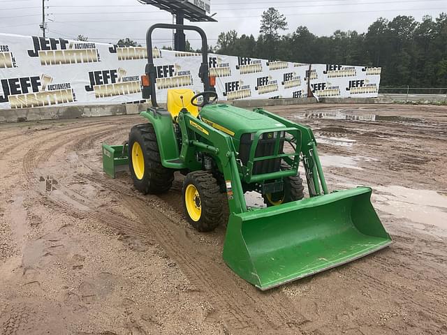 Image of John Deere 3032E equipment image 2