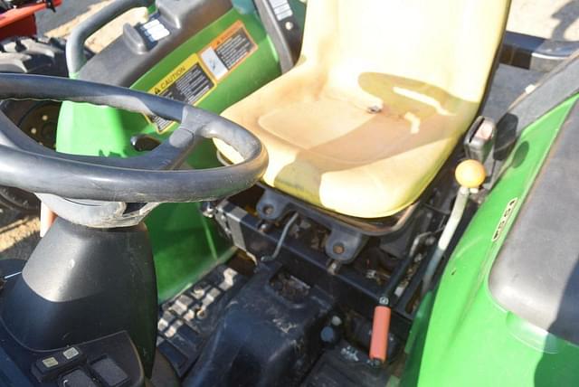 Image of John Deere 3032E equipment image 4