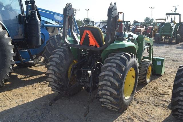 Image of John Deere 3032E equipment image 2