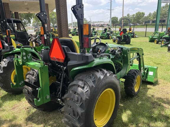 Image of John Deere 3032E equipment image 2