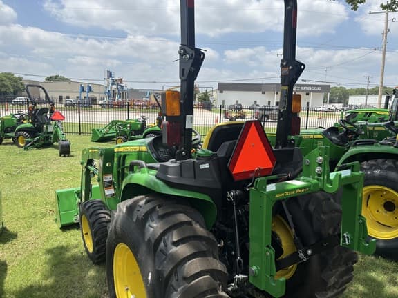 Image of John Deere 3032E equipment image 1