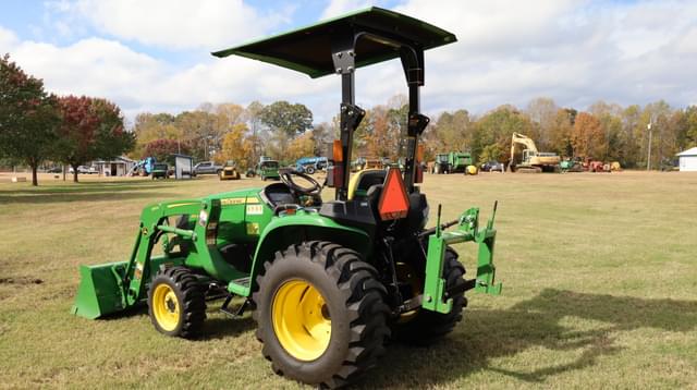 Image of John Deere 3032E equipment image 4