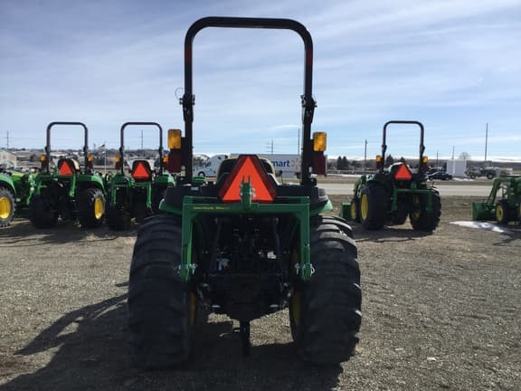 Image of John Deere 3032E equipment image 4