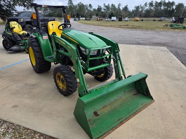 Image of John Deere 3032E equipment image 3