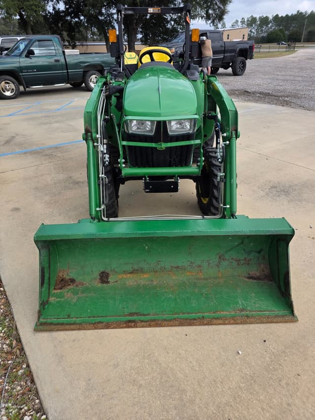 Image of John Deere 3032E equipment image 4